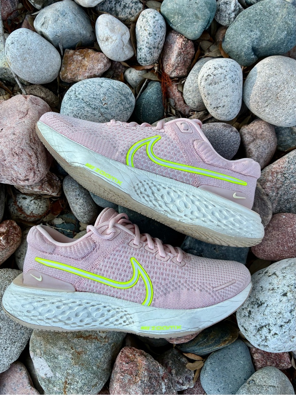 Nike ZoomX Invincible Run Flyknit 2 Volt Pink Oxford size 9.5